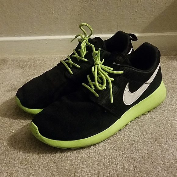 Nike Roshe Run - Picture 1 of 4